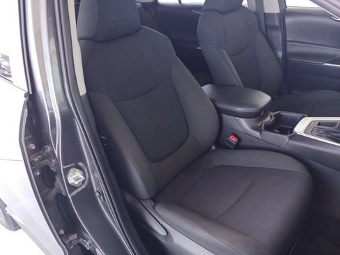 Used 2022 Toyota RAV4 LE FWD image 27