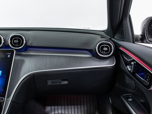 Used 2025 Mercedes-Benz C 300 4MATIC Sedan image 16