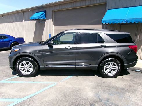 Used 2020 Ford Explorer XLT AWD/4WD image 3