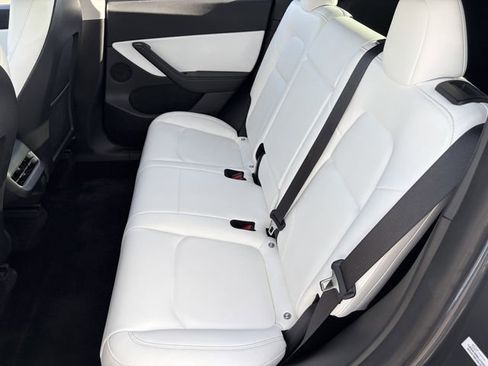 Used 2021 Tesla Model Y Long Range image 25