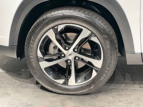 Used 2024 Chevrolet Trax RS w/ Driver Confidence Package image 35