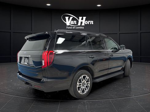 Used 2025 Ford Expedition Active AWD/4WD image 7