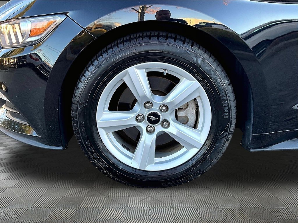 Used 2015 Ford Mustang Coupe RWD image 7