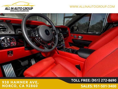 Used 2022 Rolls-Royce Cullinan w/ Dark Exterior Package image 7