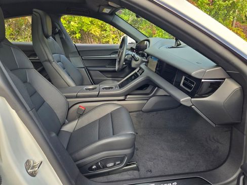 New 2026 Porsche Taycan image 36