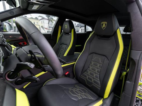 Used 2025 Lamborghini Urus SE AWD/4WD image 18