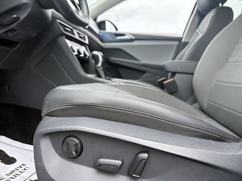 Used 2024 Volkswagen Taos SE FWD image 15