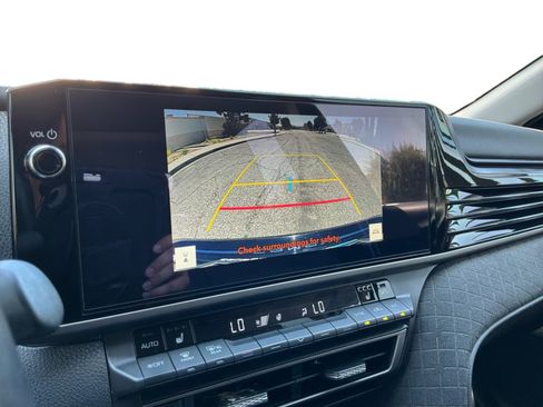 Used 2025 Toyota Camry XLE FWD image 13