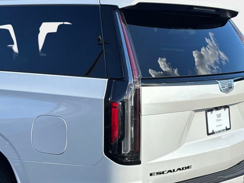 Used 2024 Cadillac Escalade ESV Sport Platinum w/ LPO, ONYX Package image 30
