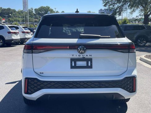 New 2026 Volkswagen Tiguan SE R-Line FWD image 5