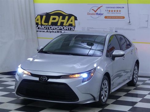 Used 2023 Toyota Corolla LE image 3
