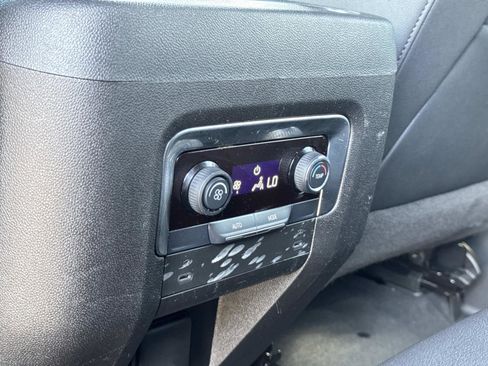 Used 2025 Chevrolet Suburban RST image 27