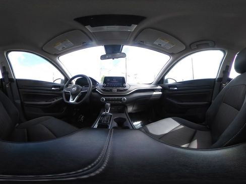Used 2025 Nissan Altima 2.5 SV FWD image 43