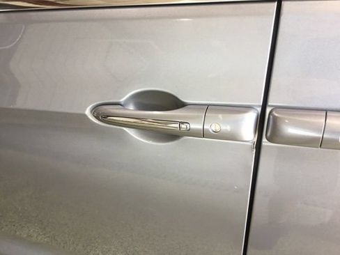 Used 2021 Chrysler Pacifica Touring-L FWD image 13
