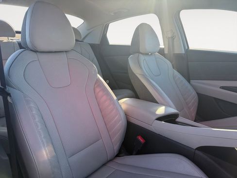 Used 2023 Hyundai Elantra Limited image 15