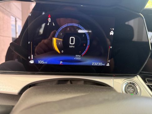 Used 2025 Chevrolet Trax LT FWD image 39