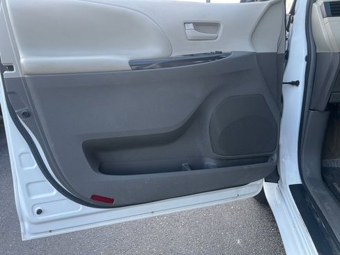 Used 2012 Toyota Sienna LE FWD image 10