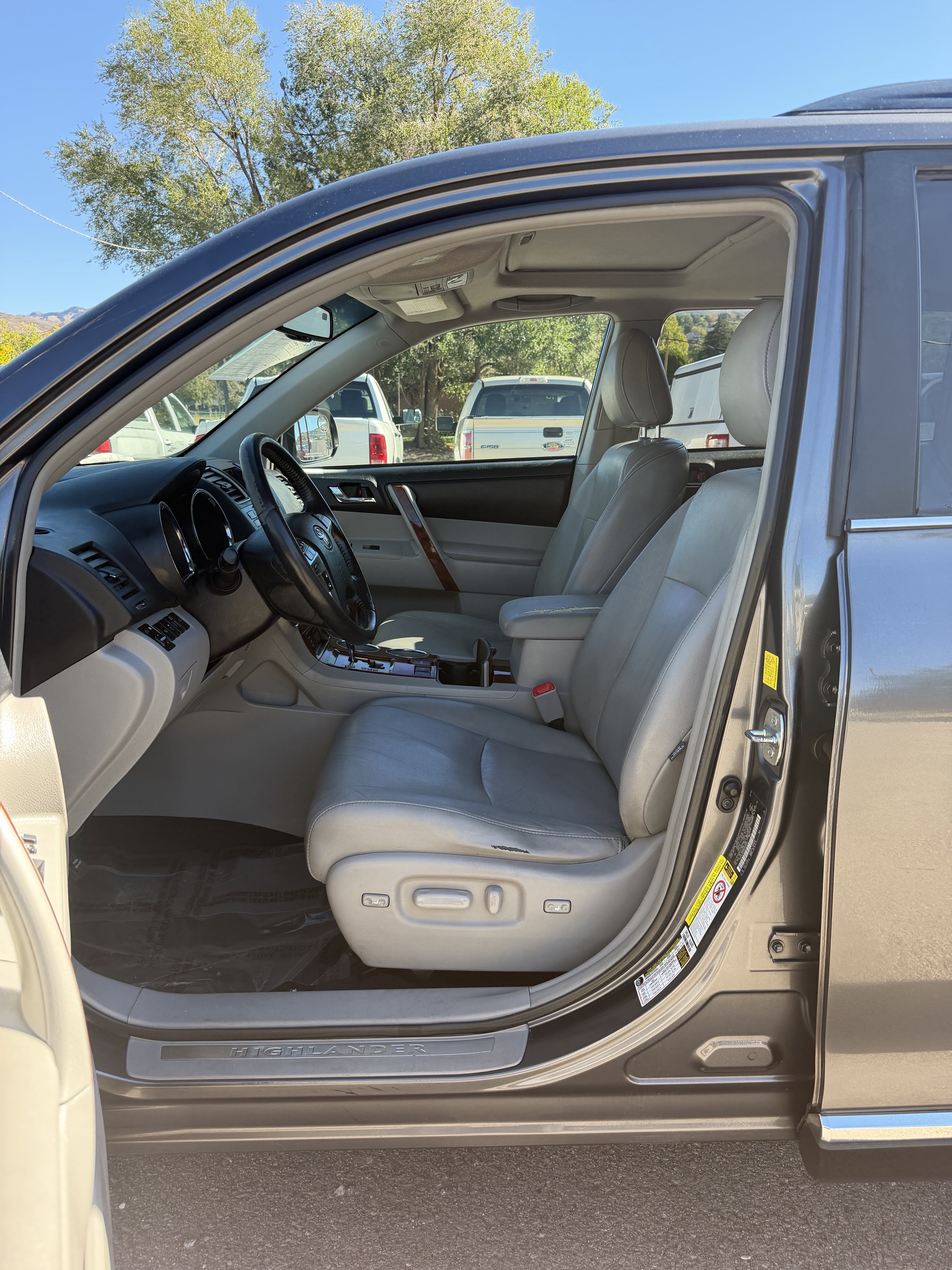 Used 2011 Toyota Highlander Limited w/ Tow Pkg FWD image 15