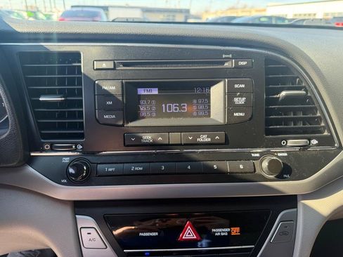 Used 2017 Hyundai Elantra SE FWD image 31