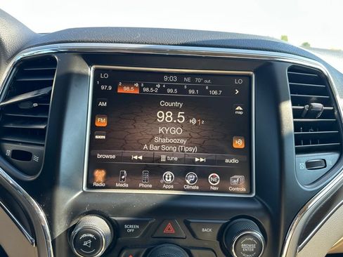 Used 2017 Jeep Grand Cherokee Limited AWD/4WD image 3