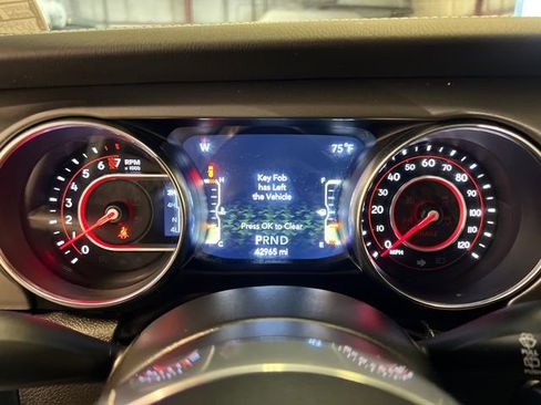 Used 2022 Jeep Wrangler Unlimited Rubicon w/ LED Lighting Group AWD/4WD image 22