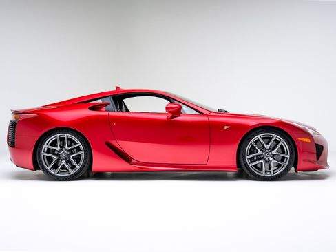 Used 2012 Lexus LFA image 3