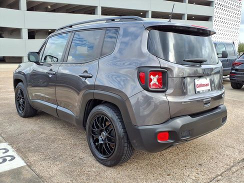 Used 2018 Jeep Renegade Latitude w/ Popular Equipment Group image 3