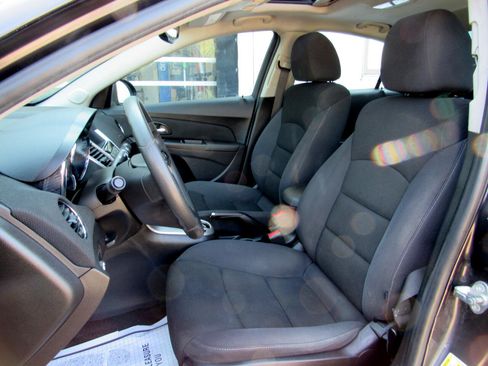 Used 2016 Chevrolet Cruze LT w/ Sun And Sound Package image 5