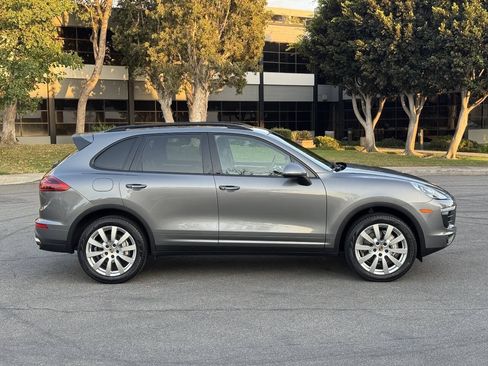 Used 2017 Porsche Cayenne S AWD/4WD image 6