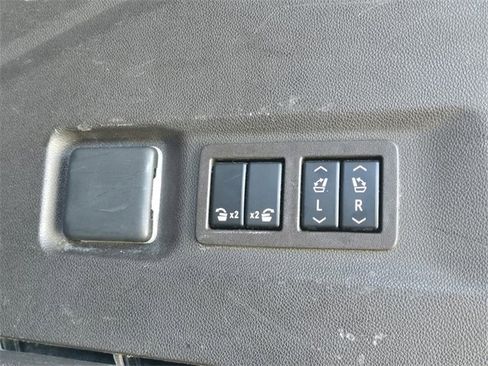 Used 2021 GMC Yukon XL Denali w/ Denali Premium Package image 17