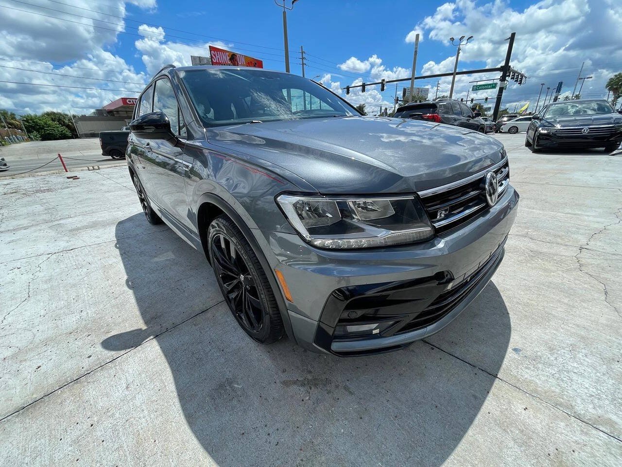 Used 2021 Volkswagen Tiguan SE R-Line FWD image 3