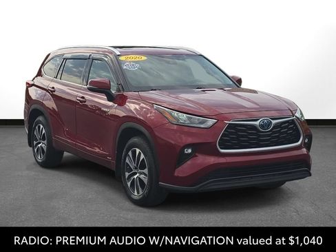 Used 2020 Toyota Highlander XLE AWD/4WD image 3