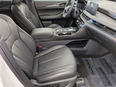 Certified 2025 INFINITI QX60 Luxe image 30