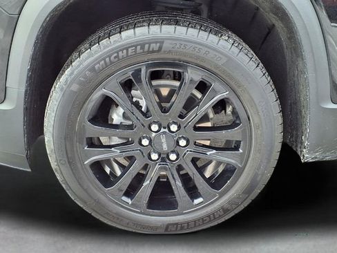 Used 2023 GMC Acadia SLE w/ Driver Convenience Package image 13