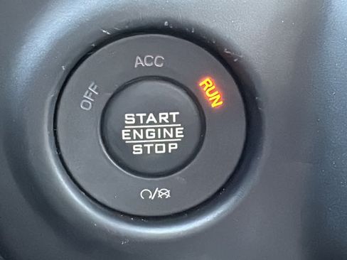 Used 2022 Jeep Wrangler Unlimited Sahara AWD/4WD image 17