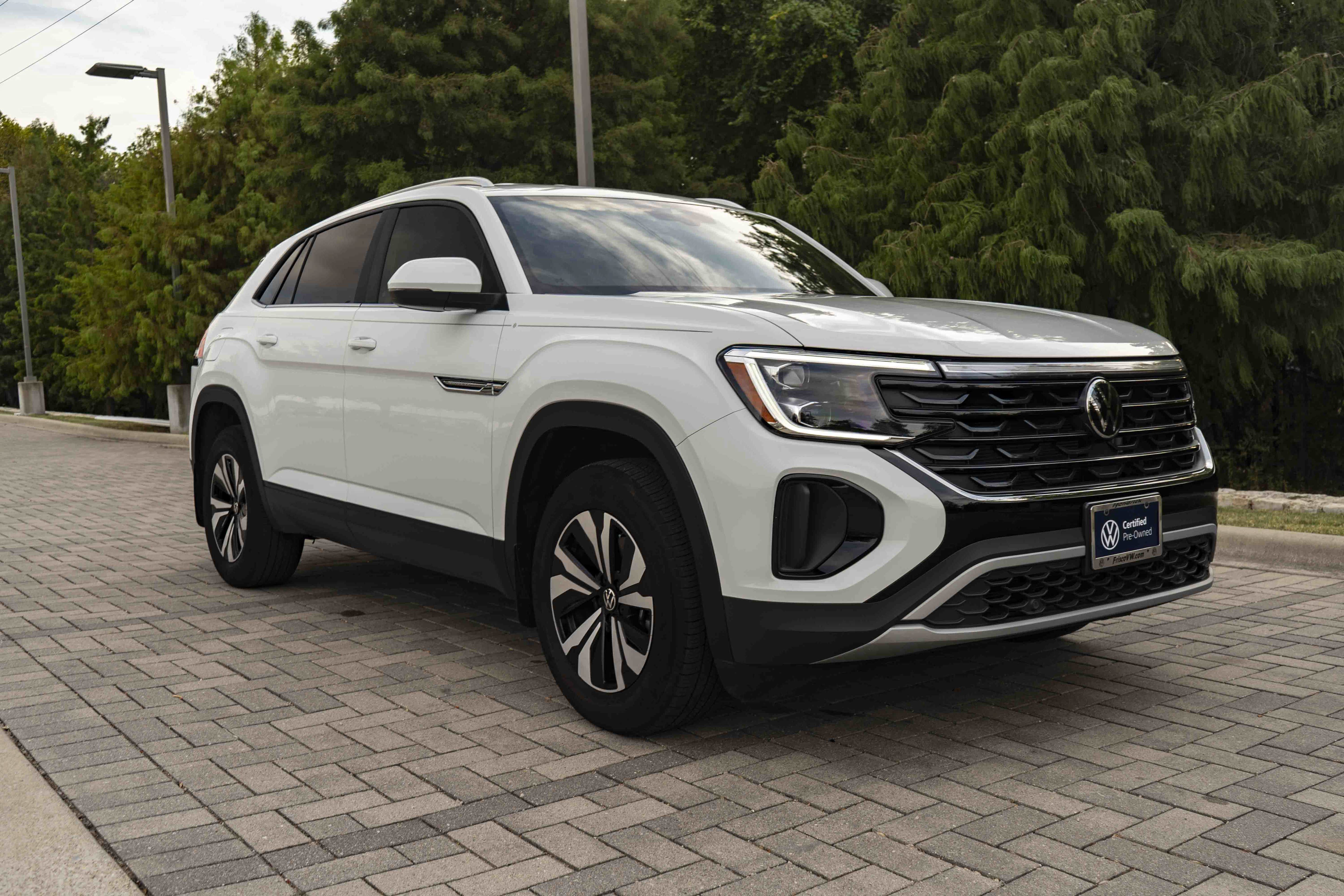 Certified 2024 Volkswagen Atlas Cross Sport SE FWD image 2