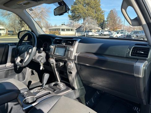 Used 2019 Toyota 4Runner SR5 Premium image 26