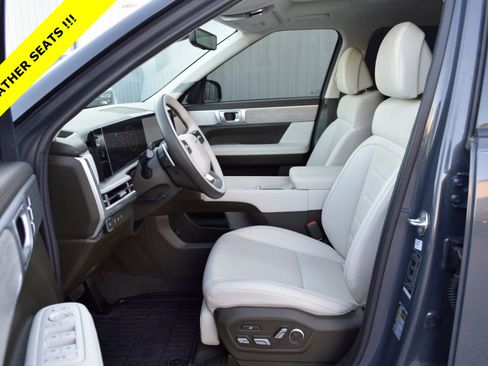 Used 2025 Hyundai Santa Fe Calligraphy image 3