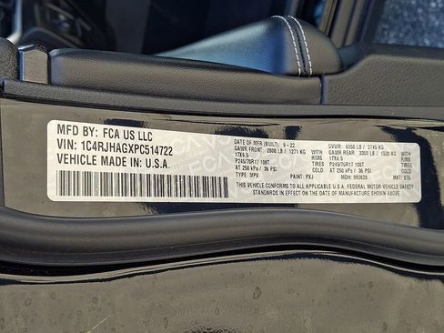 Used 2023 Jeep Grand Cherokee Laredo AWD/4WD image 28