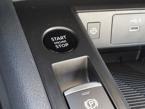 Certified 2025 Nissan Kicks SV image 25