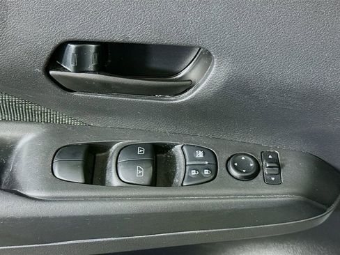 Used 2019 Nissan Kicks S image 21