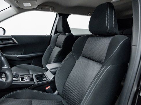 Used 2022 Mitsubishi Outlander ES image 9