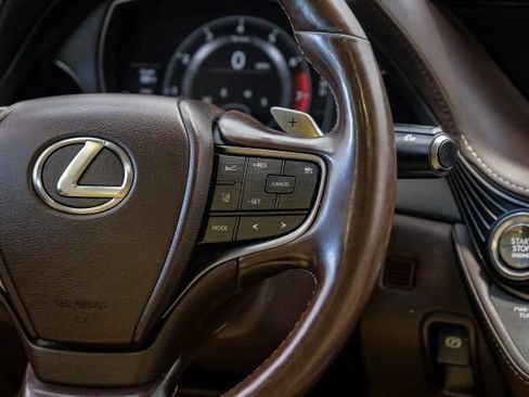 Used 2018 Lexus LS 500 w/ Accessory Package (Z1) RWD image 24