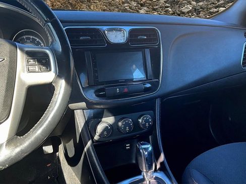 Used 2014 Chrysler 200 Touring image 6