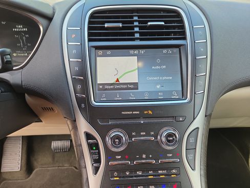 Used 2020 Lincoln Nautilus Reserve AWD/4WD image 26