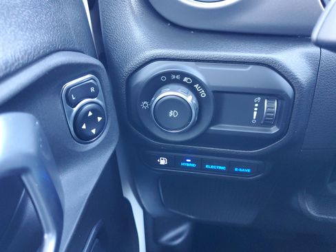 Used 2023 Jeep Wrangler Unlimited Rubicon 4xe image 11