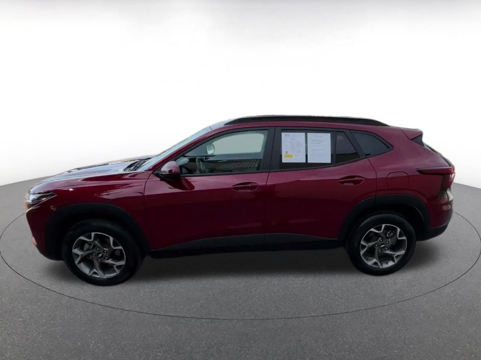 Used 2025 Chevrolet Trax LT w/ LT Convenience Package FWD image 8