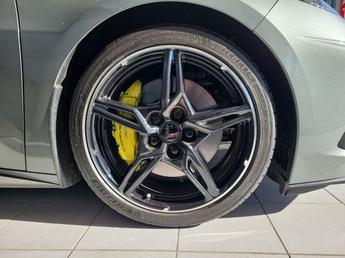 Used 2022 Chevrolet Corvette Stingray Premium Conv w/ Z51 Performance Package RWD image 5