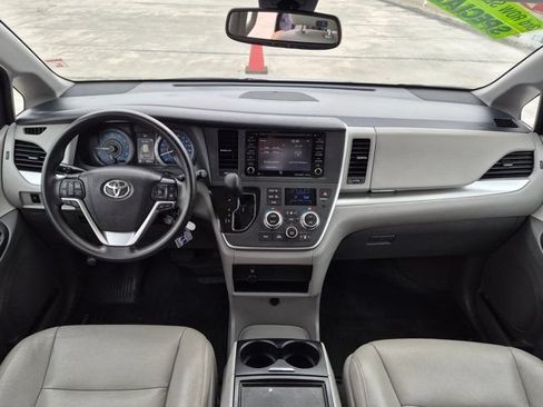 Used 2020 Toyota Sienna LE FWD image 17