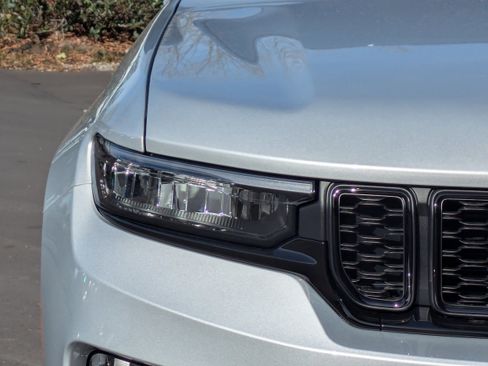 New 2025 Jeep Grand Cherokee Limited image 10